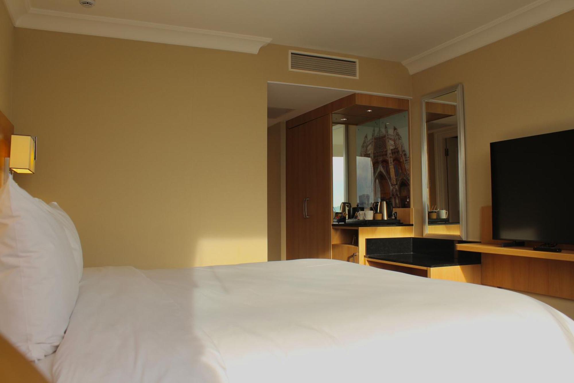 Executive Room with Runway View