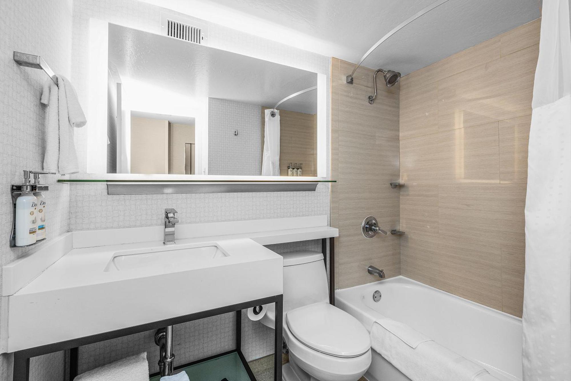 Standard King Room with Mobility Accessible Tub