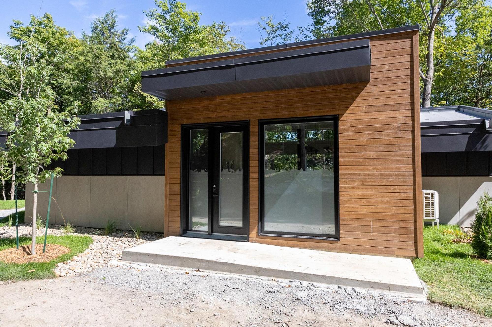 Chalet des loups (1076pi²)
