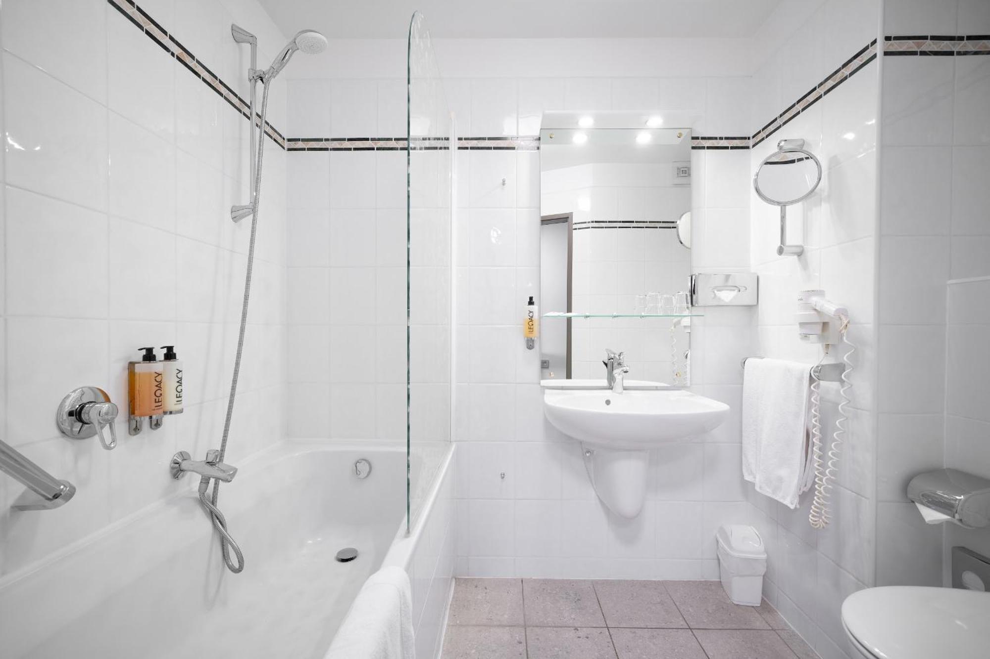 Classic Double or Twin Room with Bath