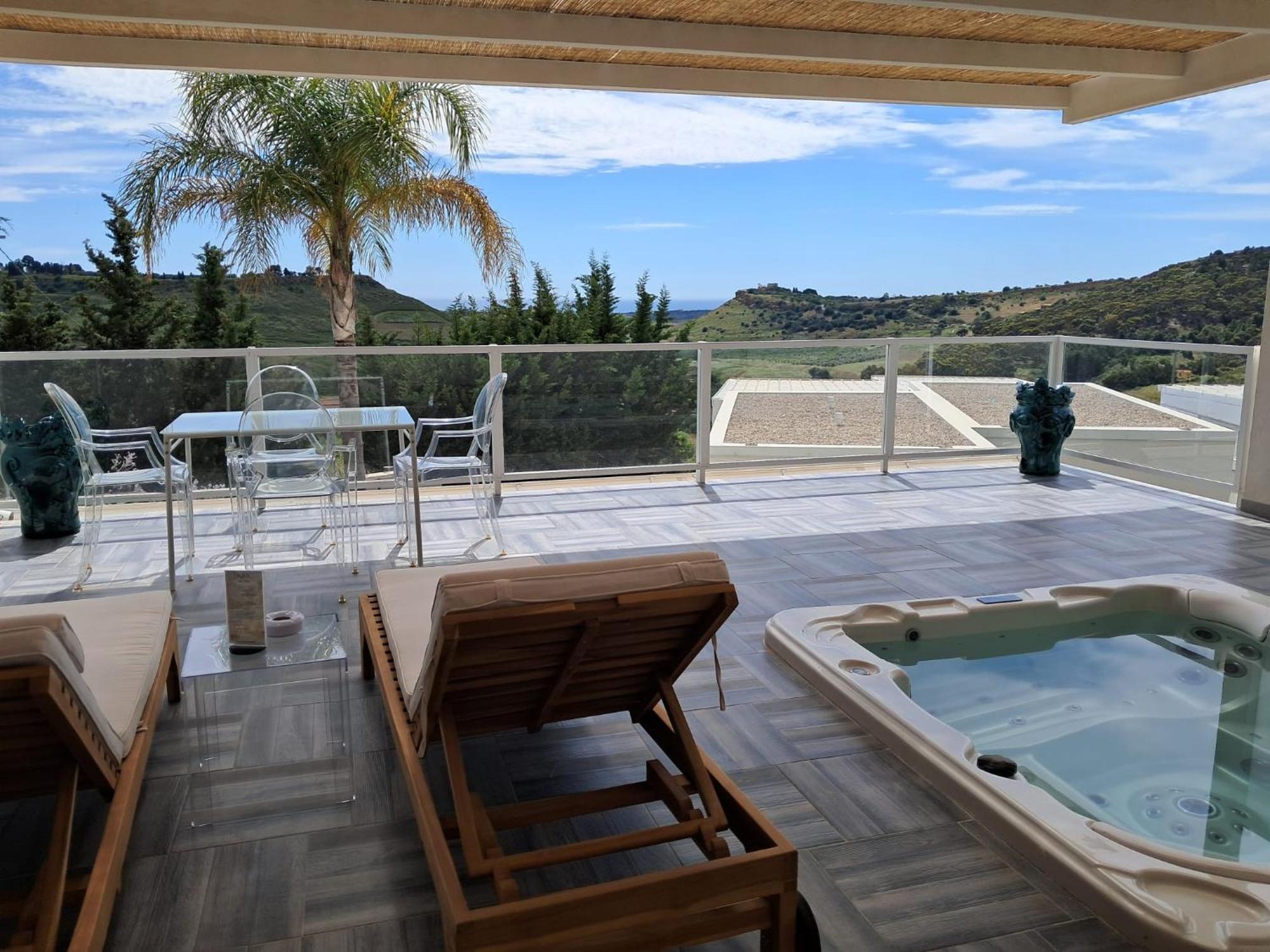 Queen Room with Private Spa & View