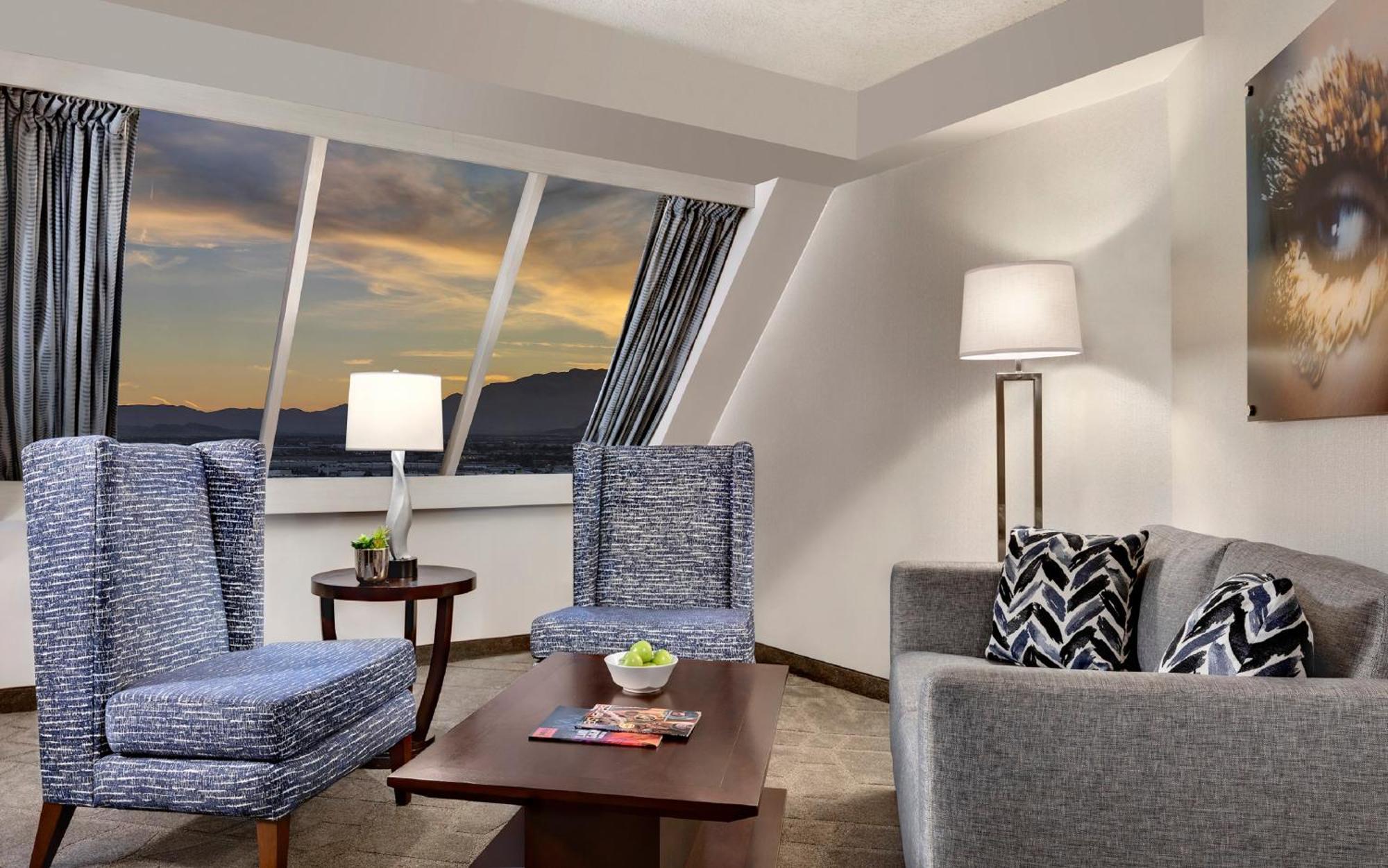 Pyramid Two Queen Corner Suite
