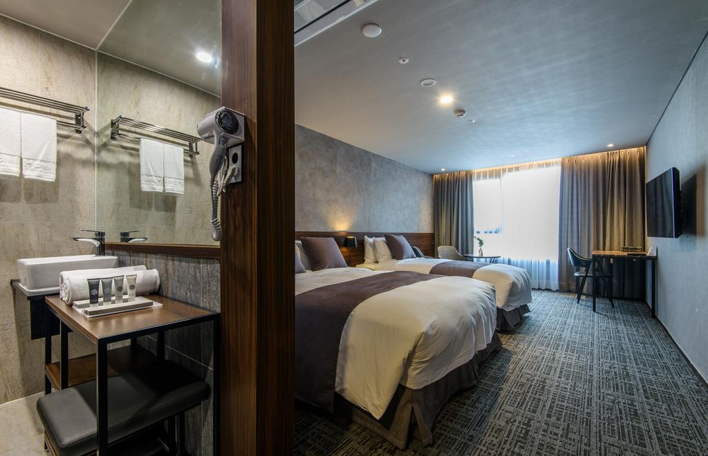 Premier Twin Room