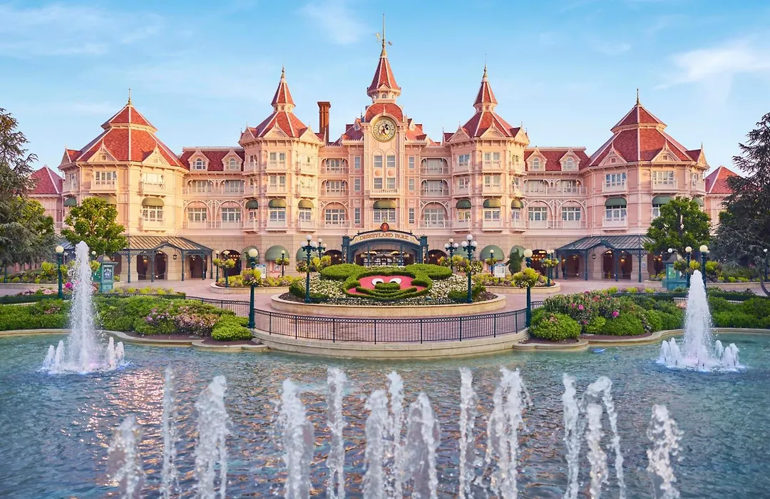 Disneyland Hotel-1