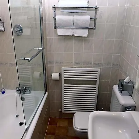 Gatwick Cambridge Hotel-2